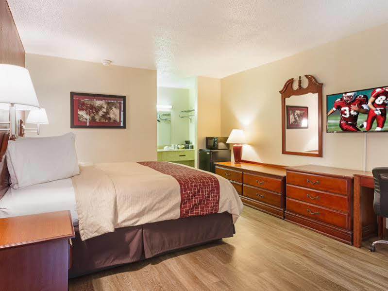 Red Roof Inn Montgomery - Midtown Екстер'єр фото